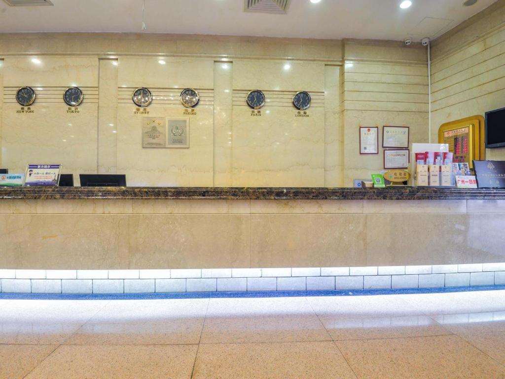New World Hotel Гуанчжоу Екстер'єр фото