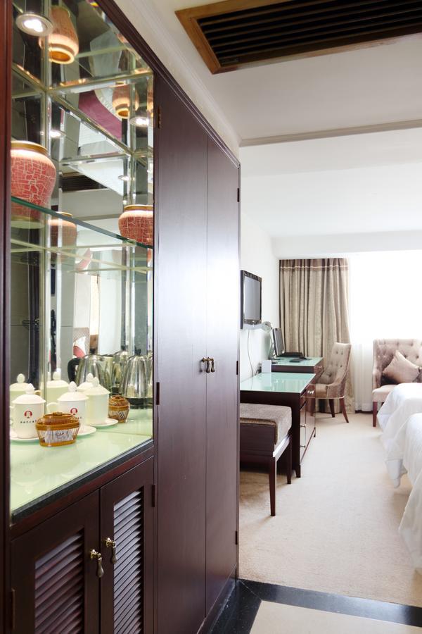 New World Hotel Гуанчжоу Екстер'єр фото