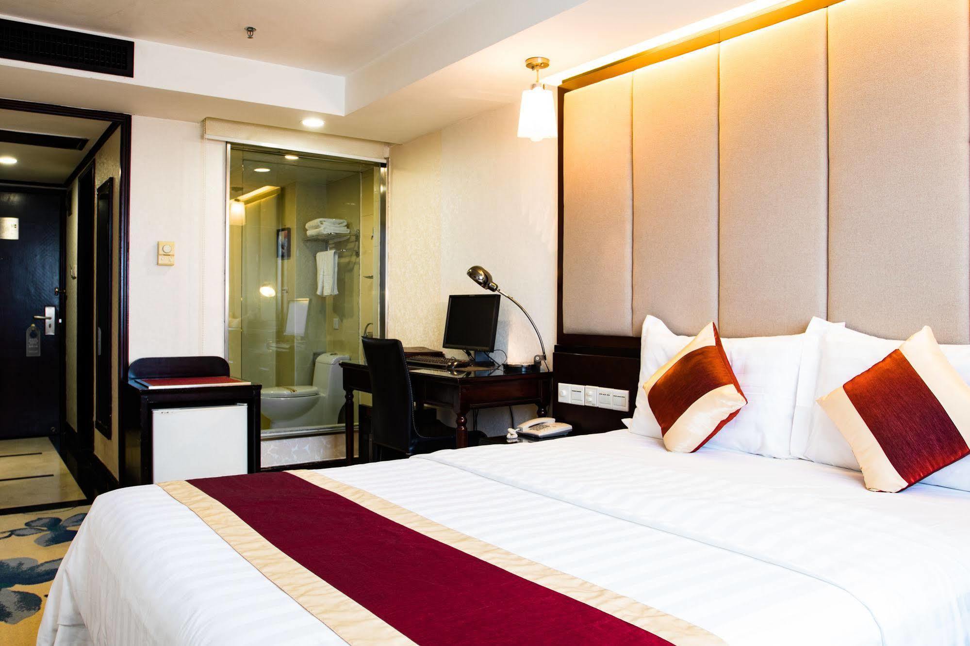 New World Hotel Гуанчжоу Екстер'єр фото