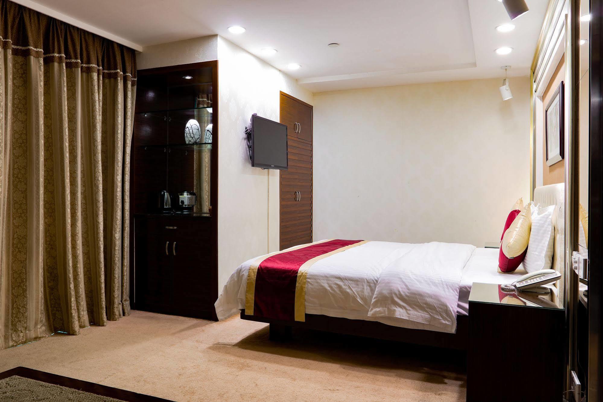 New World Hotel Гуанчжоу Екстер'єр фото