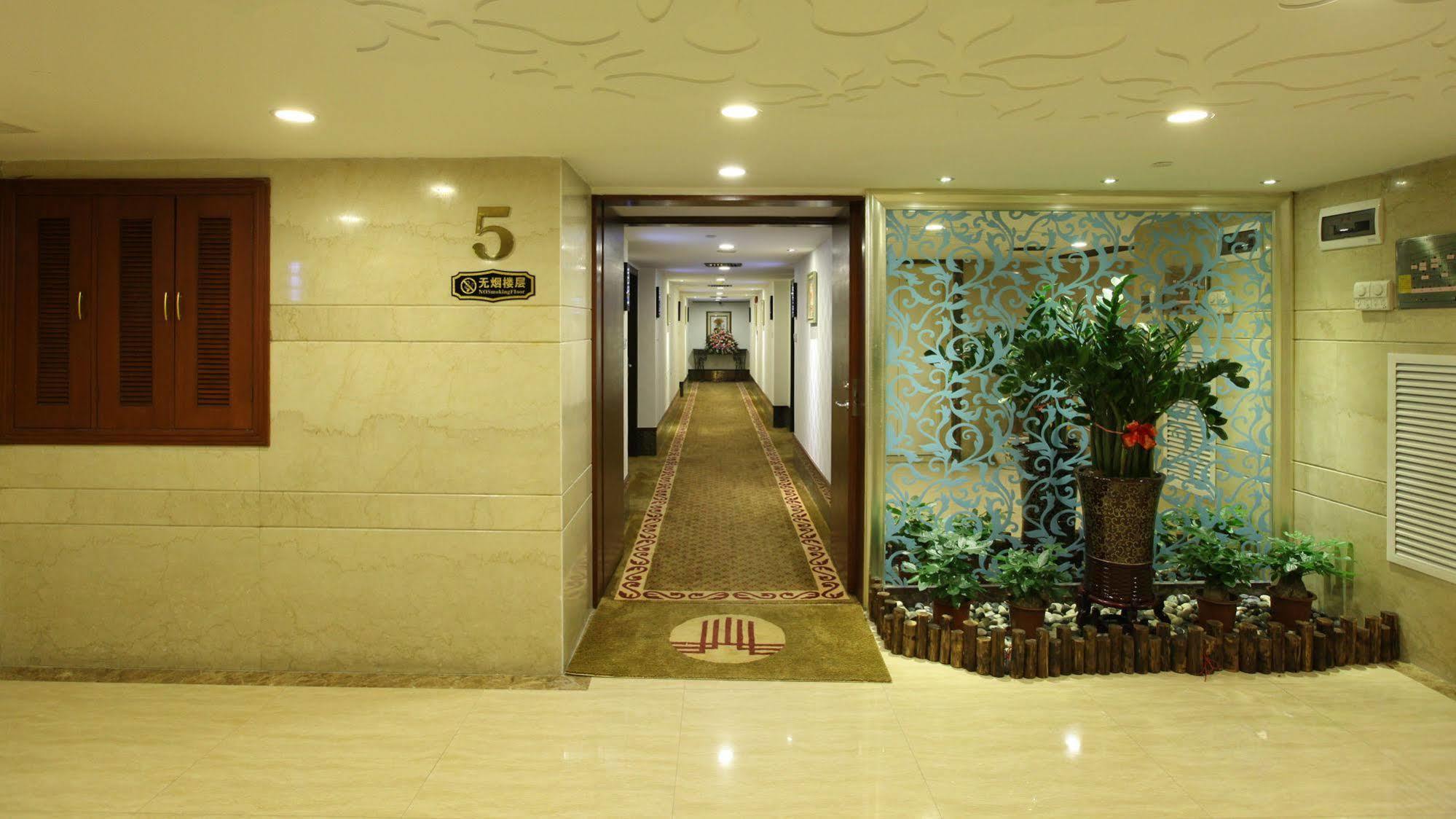 New World Hotel Гуанчжоу Екстер'єр фото